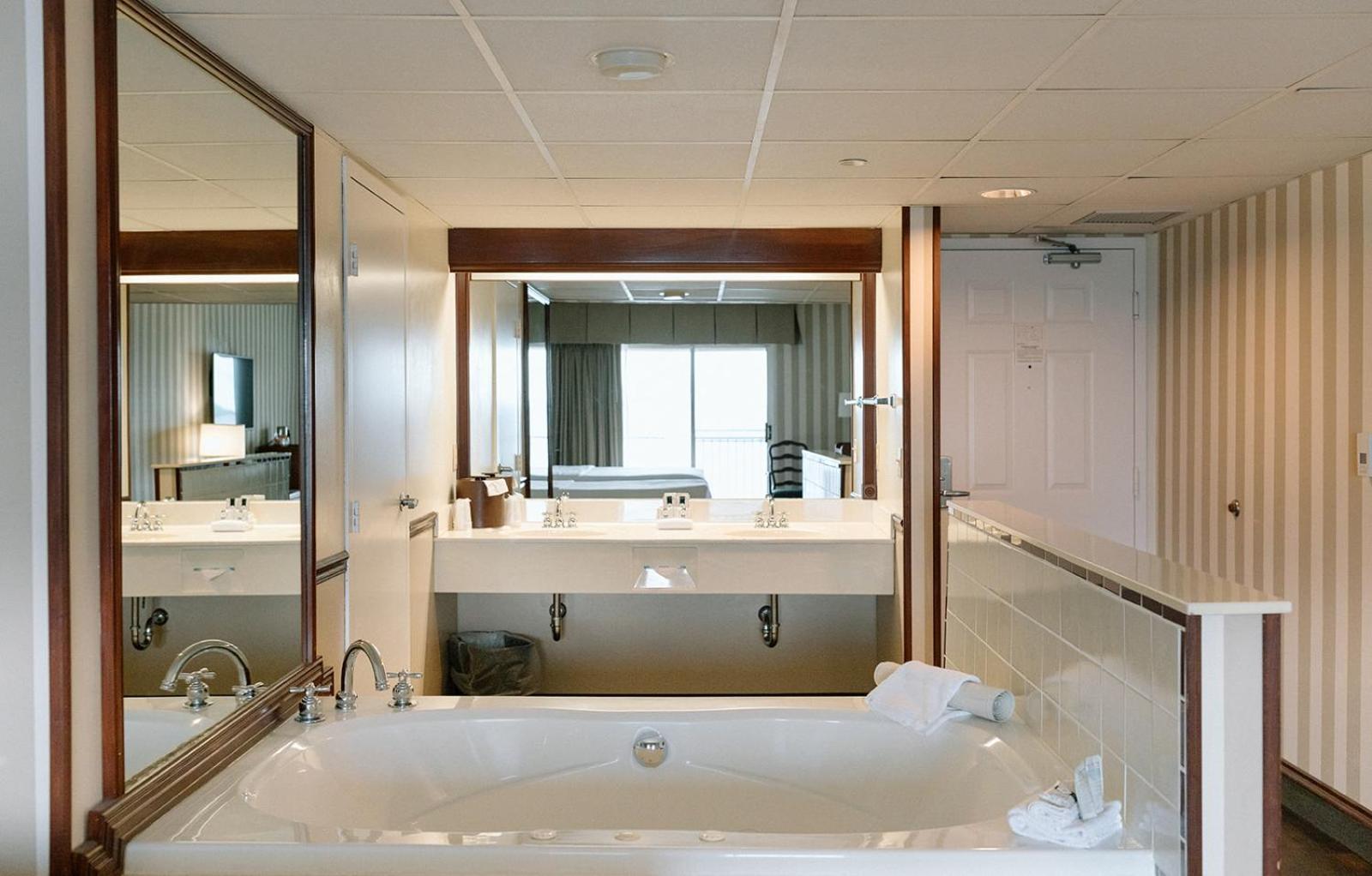 Bayshore Resort Traverse City Dış mekan fotoğraf